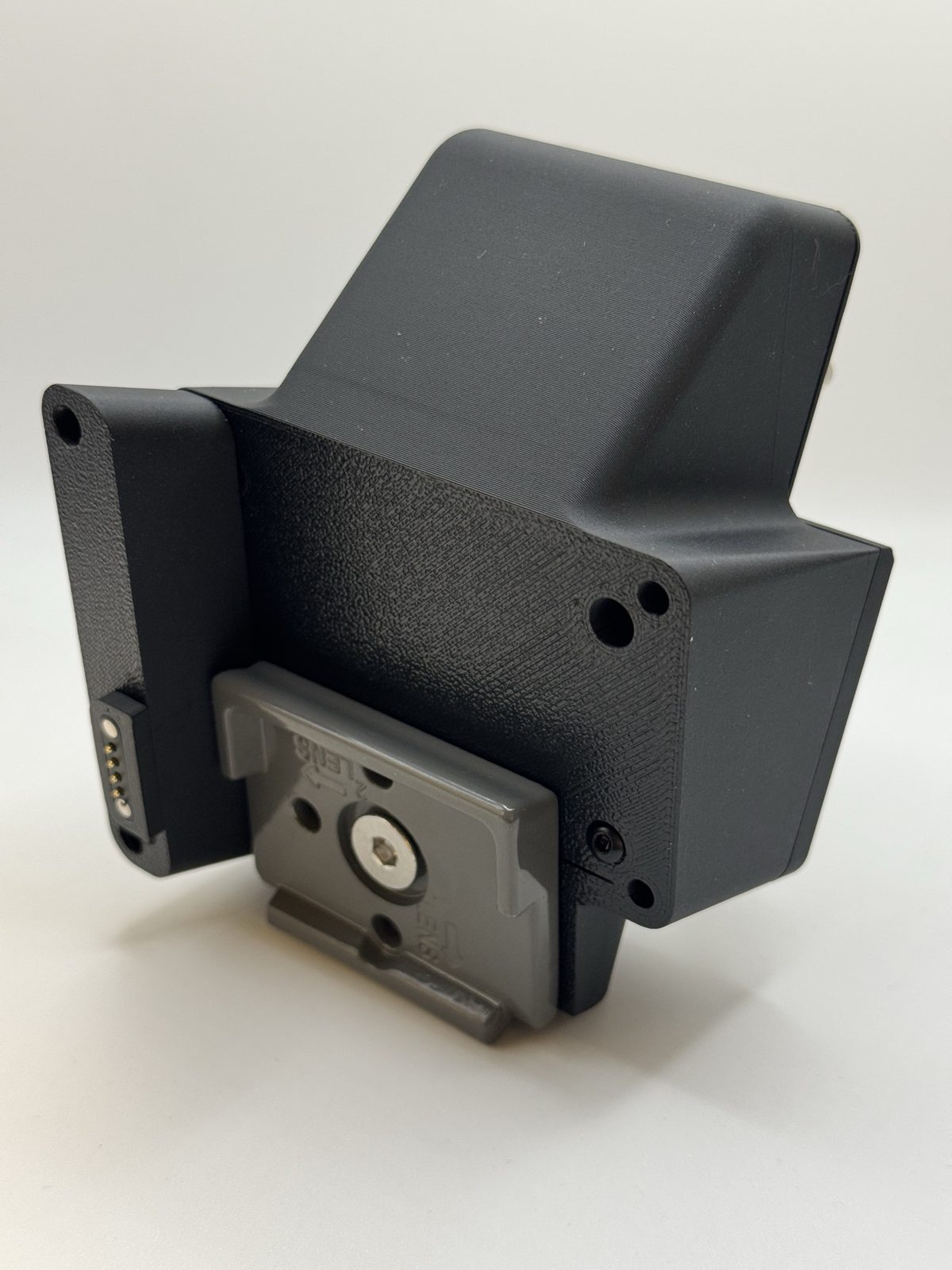 The head's camera plate