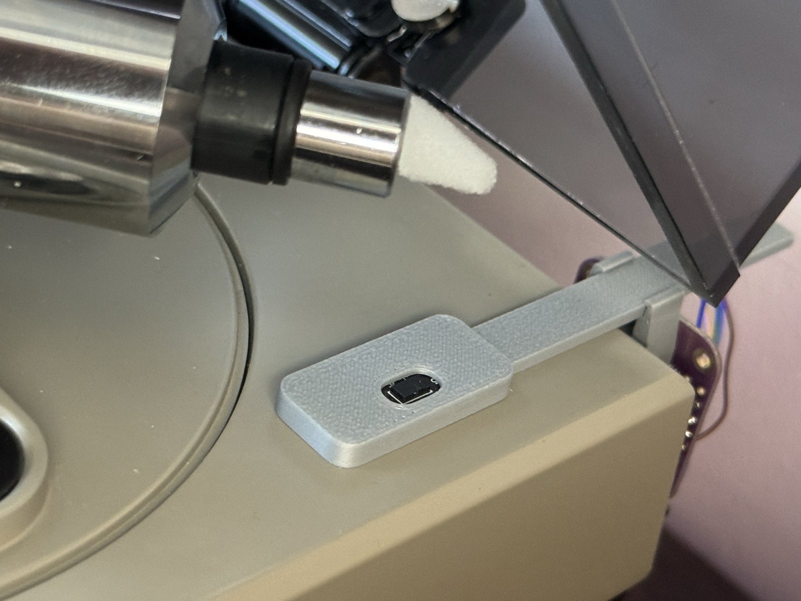 The sensor mounted by the tonearm